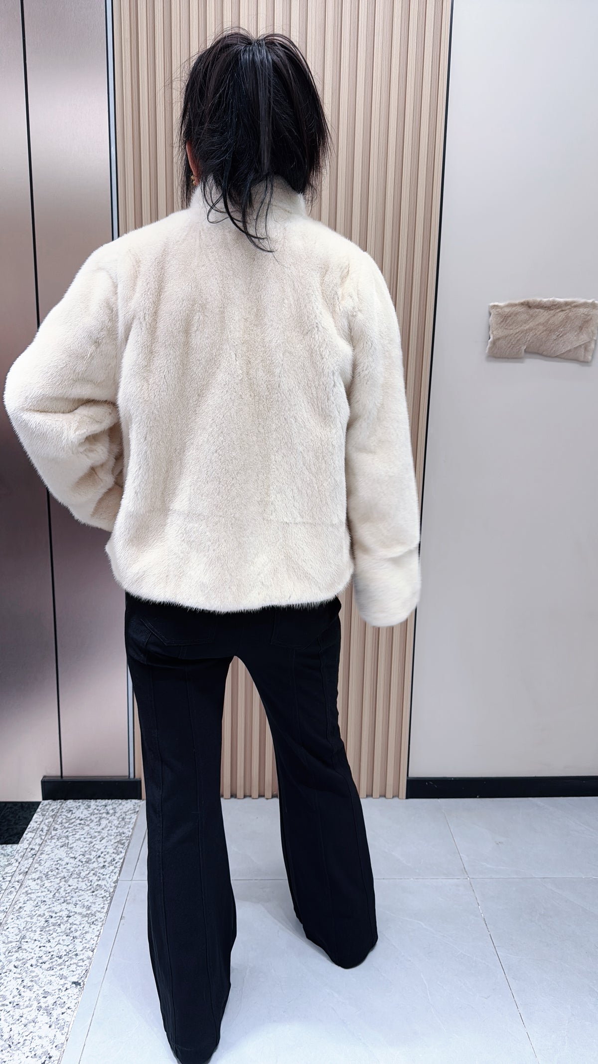 No. 133 Off-white stand-collar mink fur coat