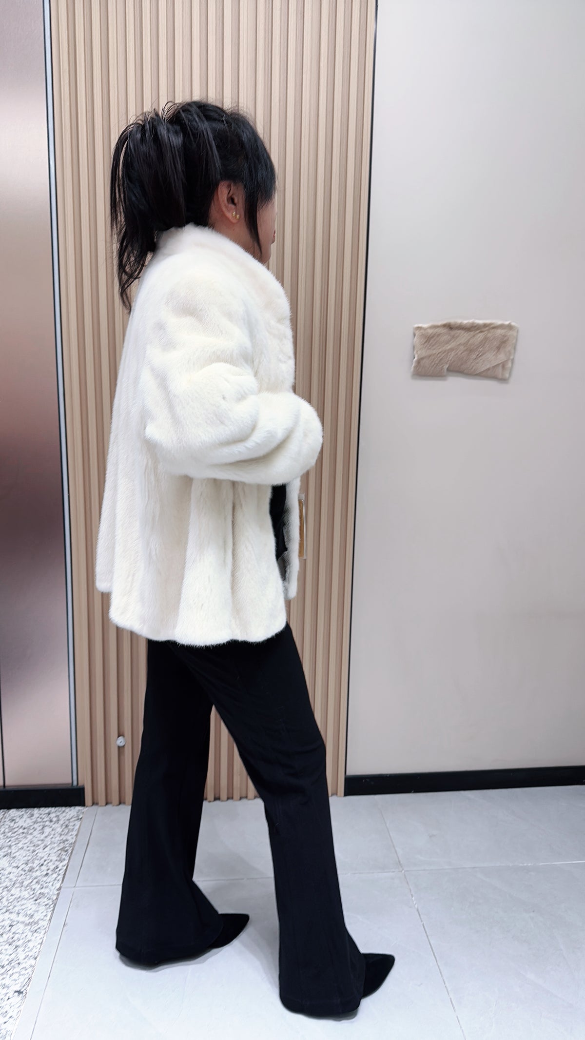 No. 141 Off-white stand-collar mink fur coat