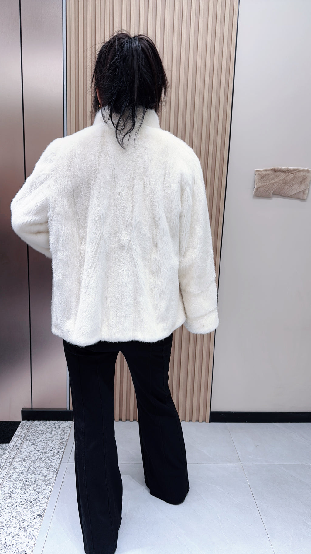 No. 141 Off-white stand-collar mink fur coat