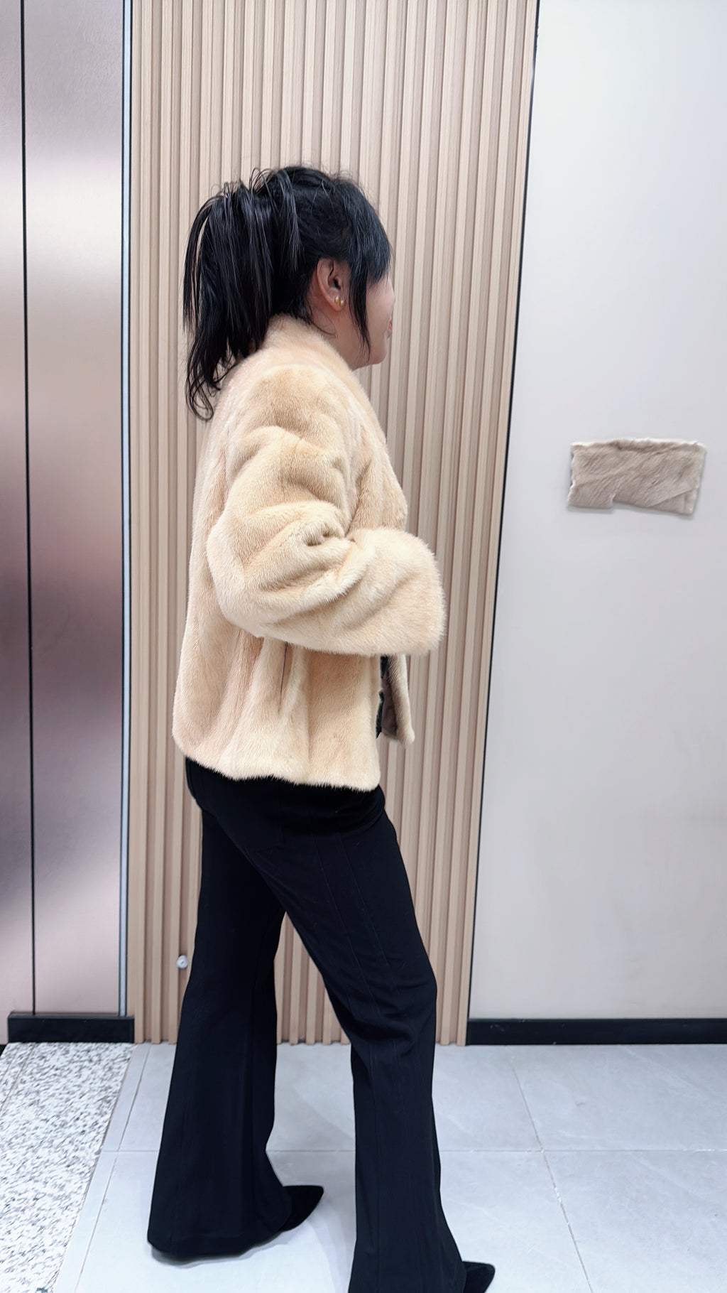 No. 139 Beige V-neck mink fur coat