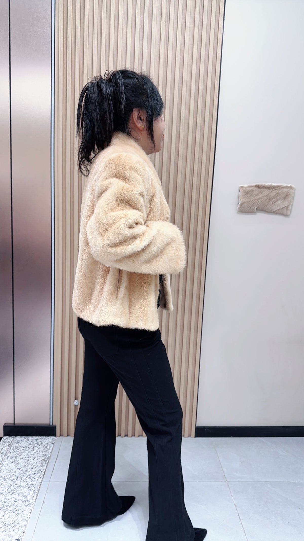 No. 139 Beige V-neck mink fur coat