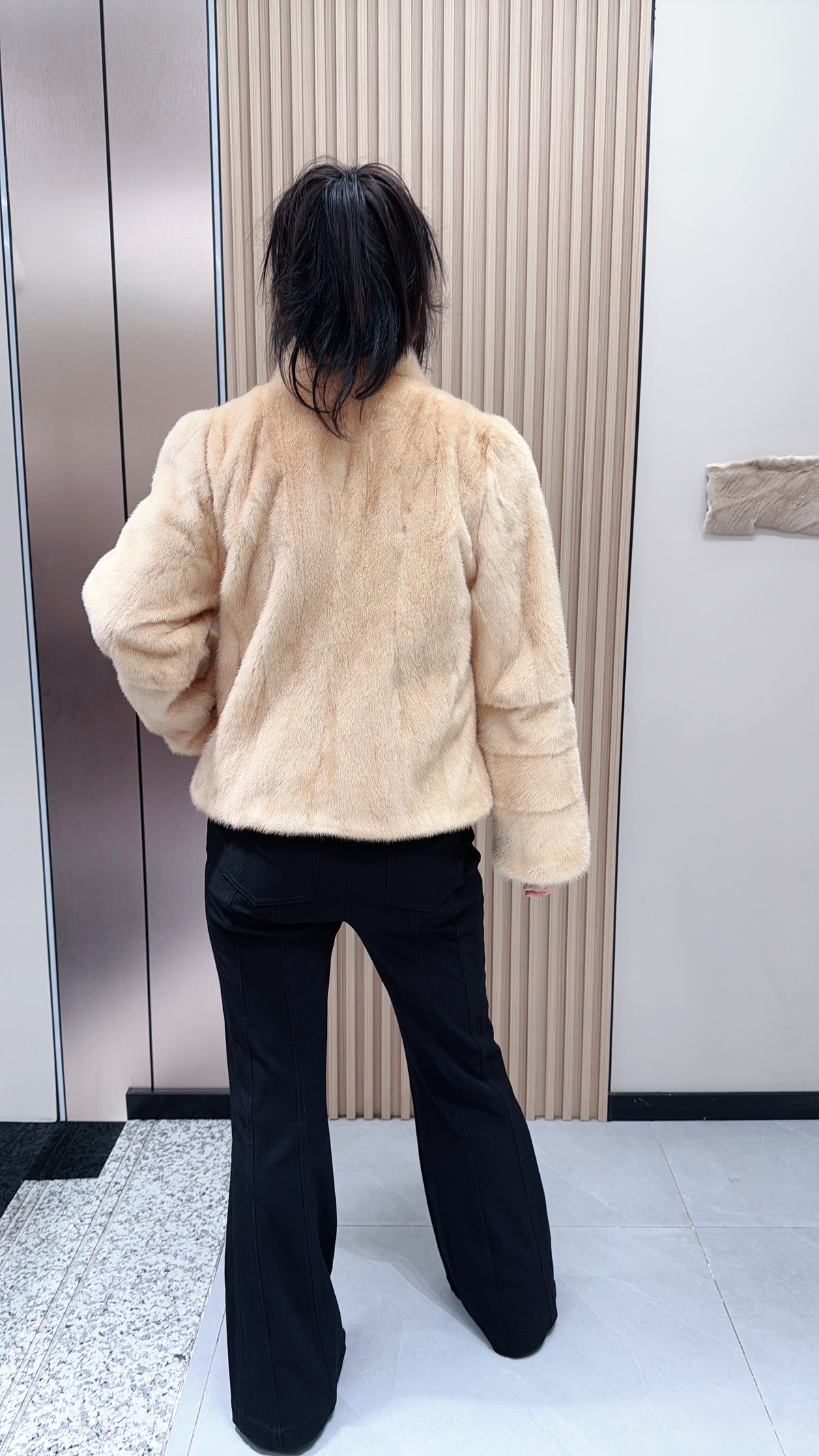 No. 139 Beige V-neck mink fur coat