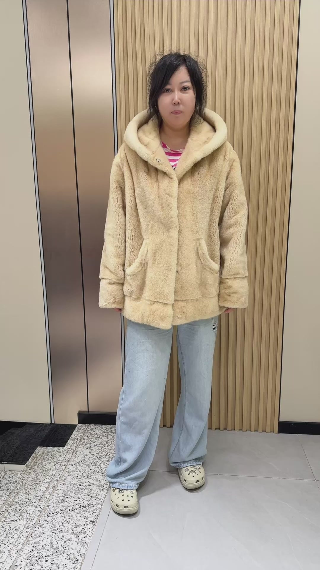 No. 003 Beige-hooded velvet-finish mink coat.