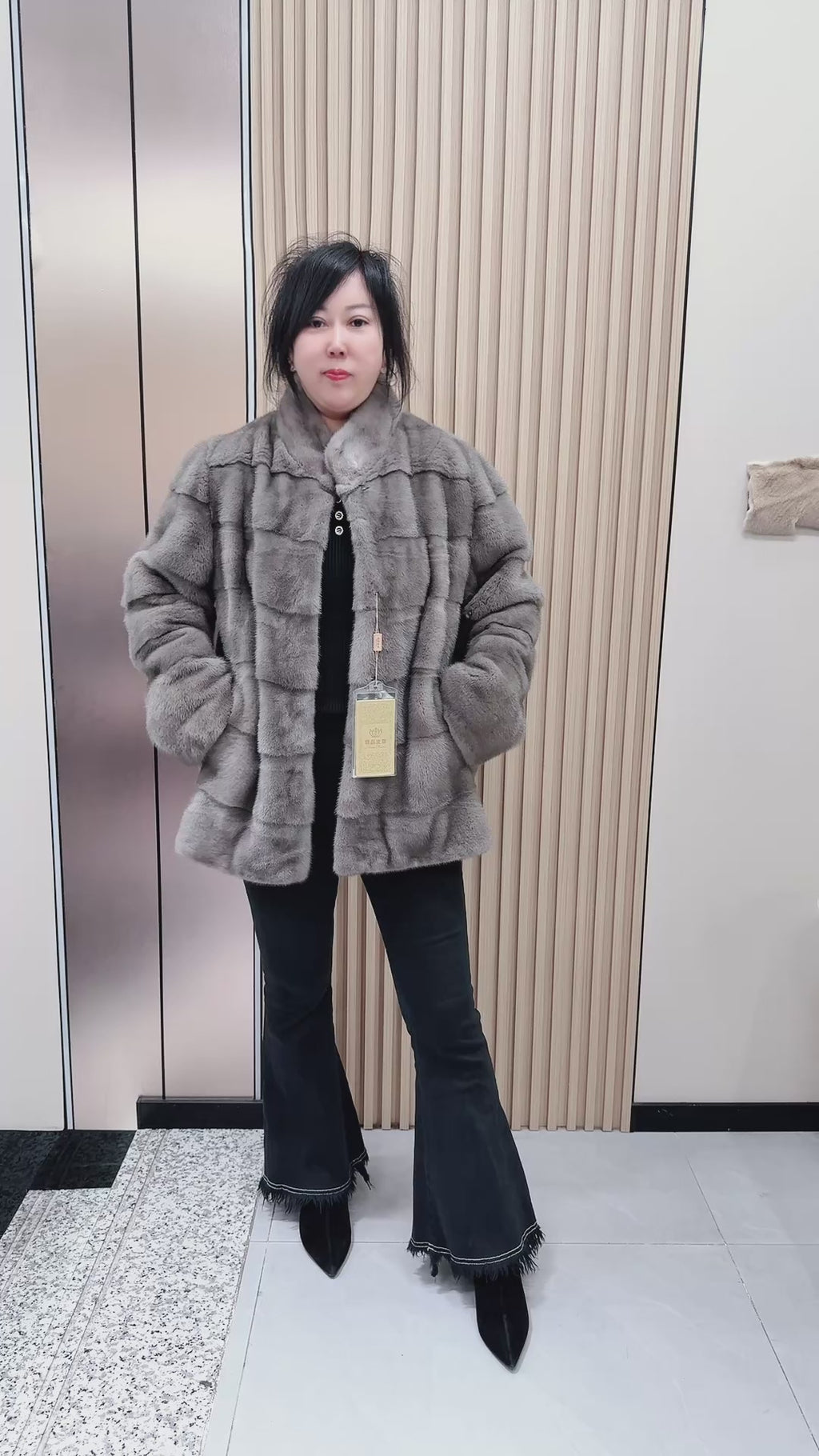 No. 083 Iron-grey mink fur coat featuring a stand-up collar and a horizontal texture design.