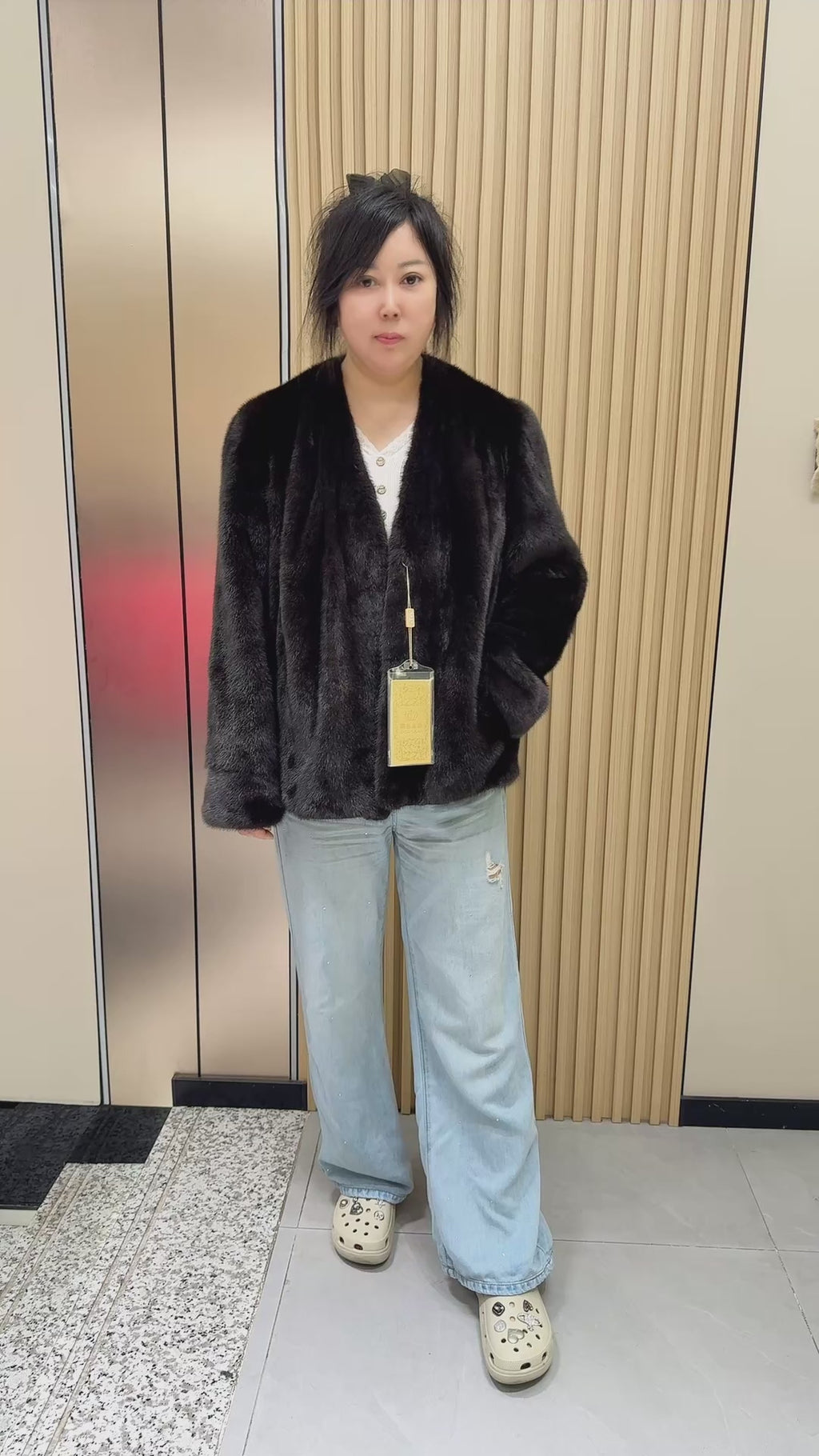 028 Brown V-neck velvet-finish mink fur coat