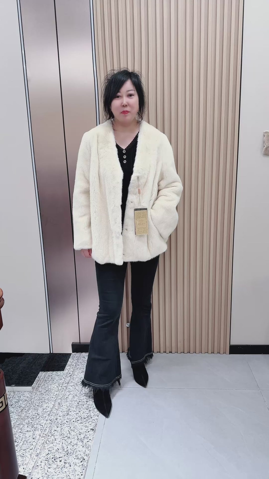 No. 080 Off-white V-neck mink fur coat