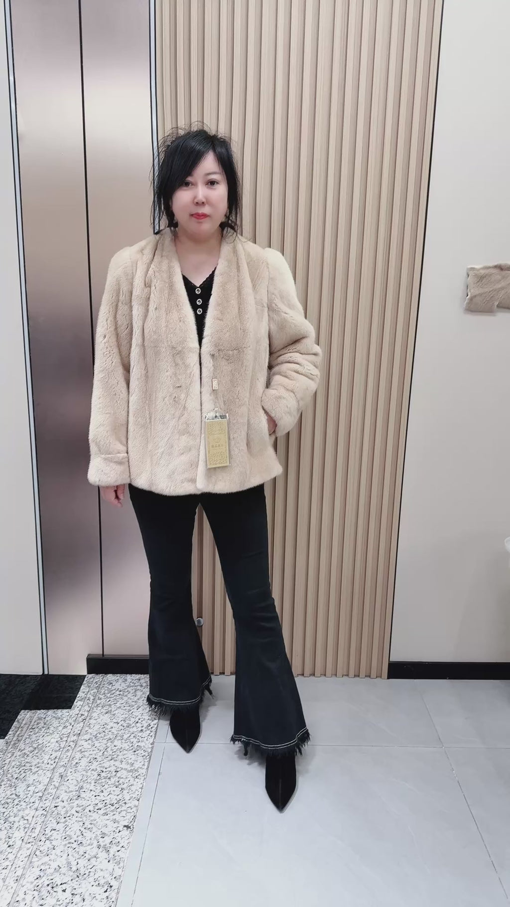 No. 089 Beige V-neck mink fur coat