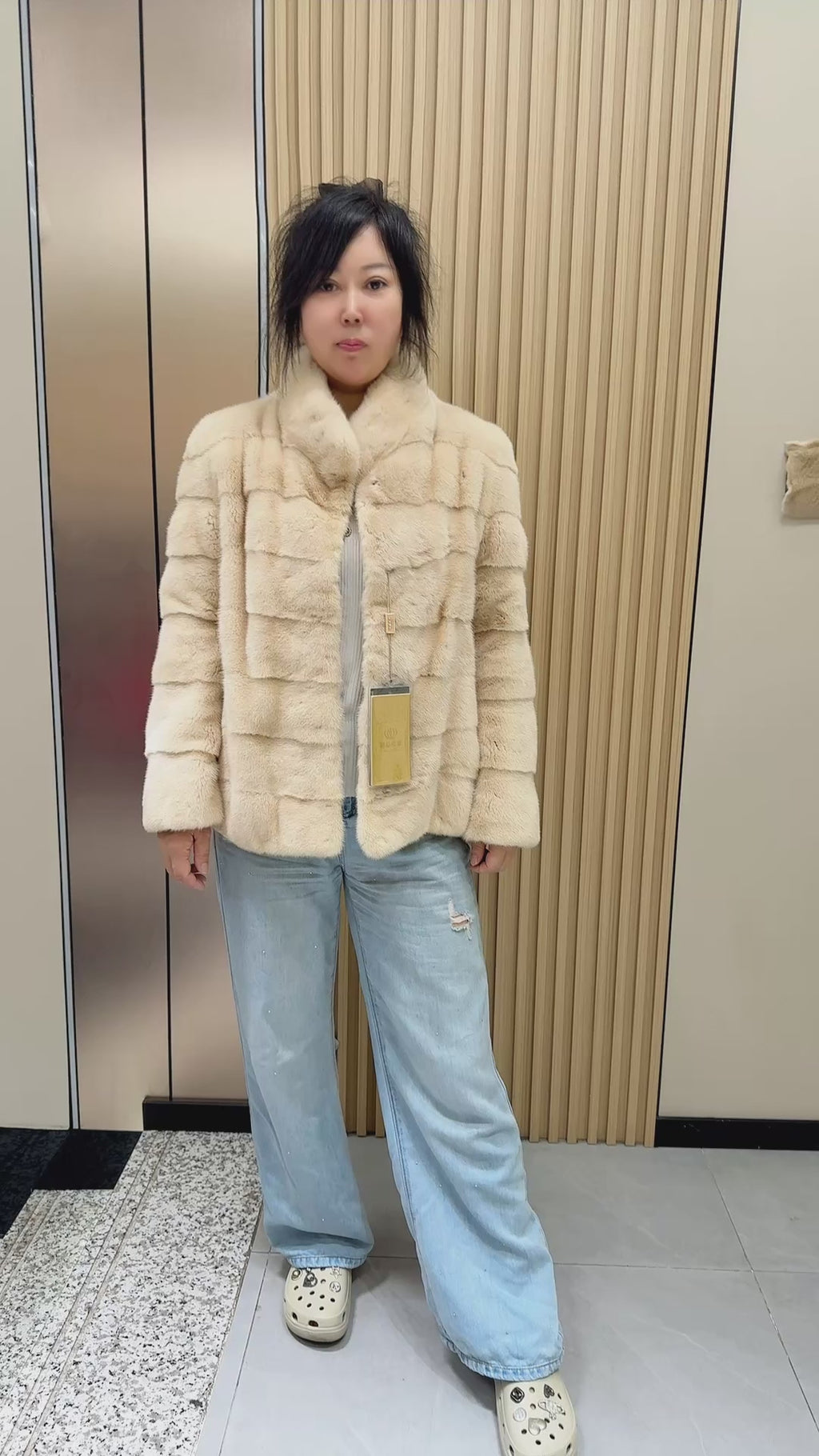 No. 017 Beige horizontal-pelt mink coat with a stand-up collar.