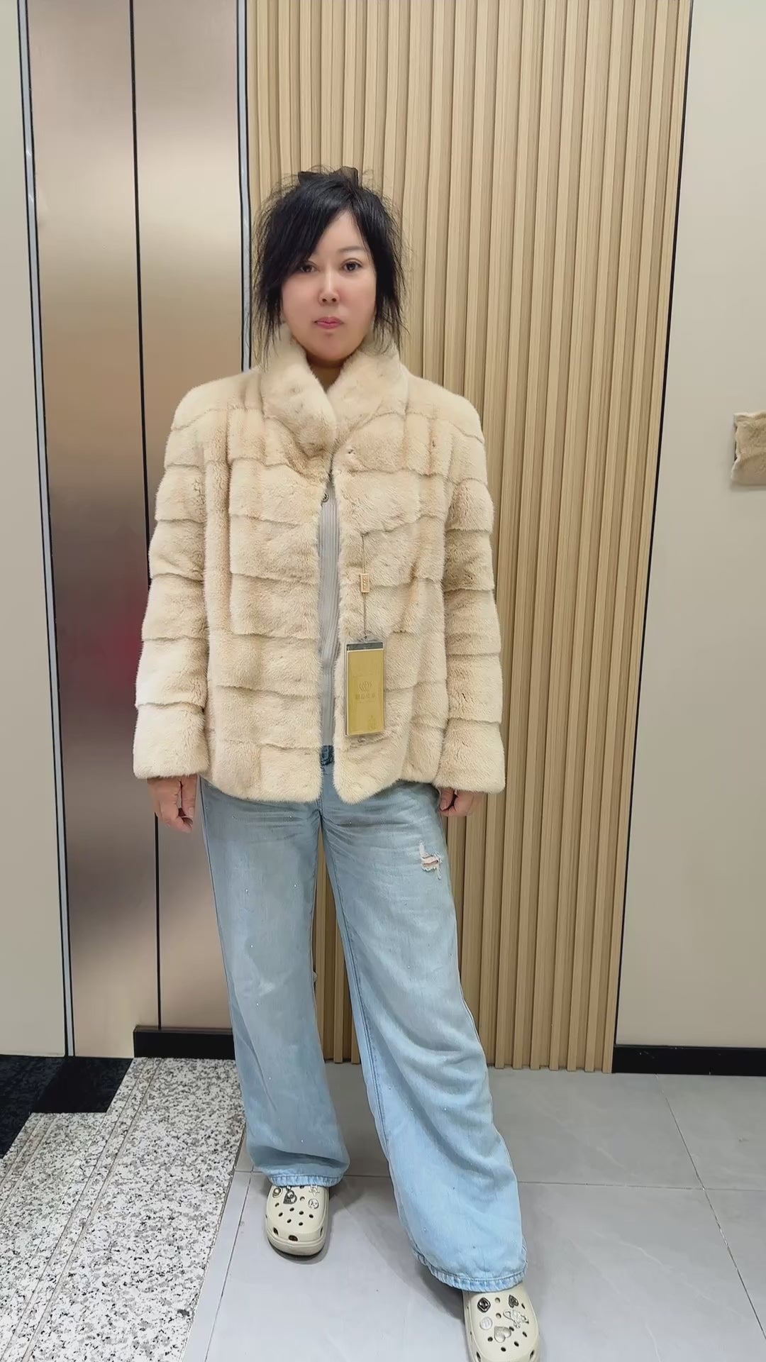No. 017 Beige horizontal-pelt mink coat with a stand-up collar.
