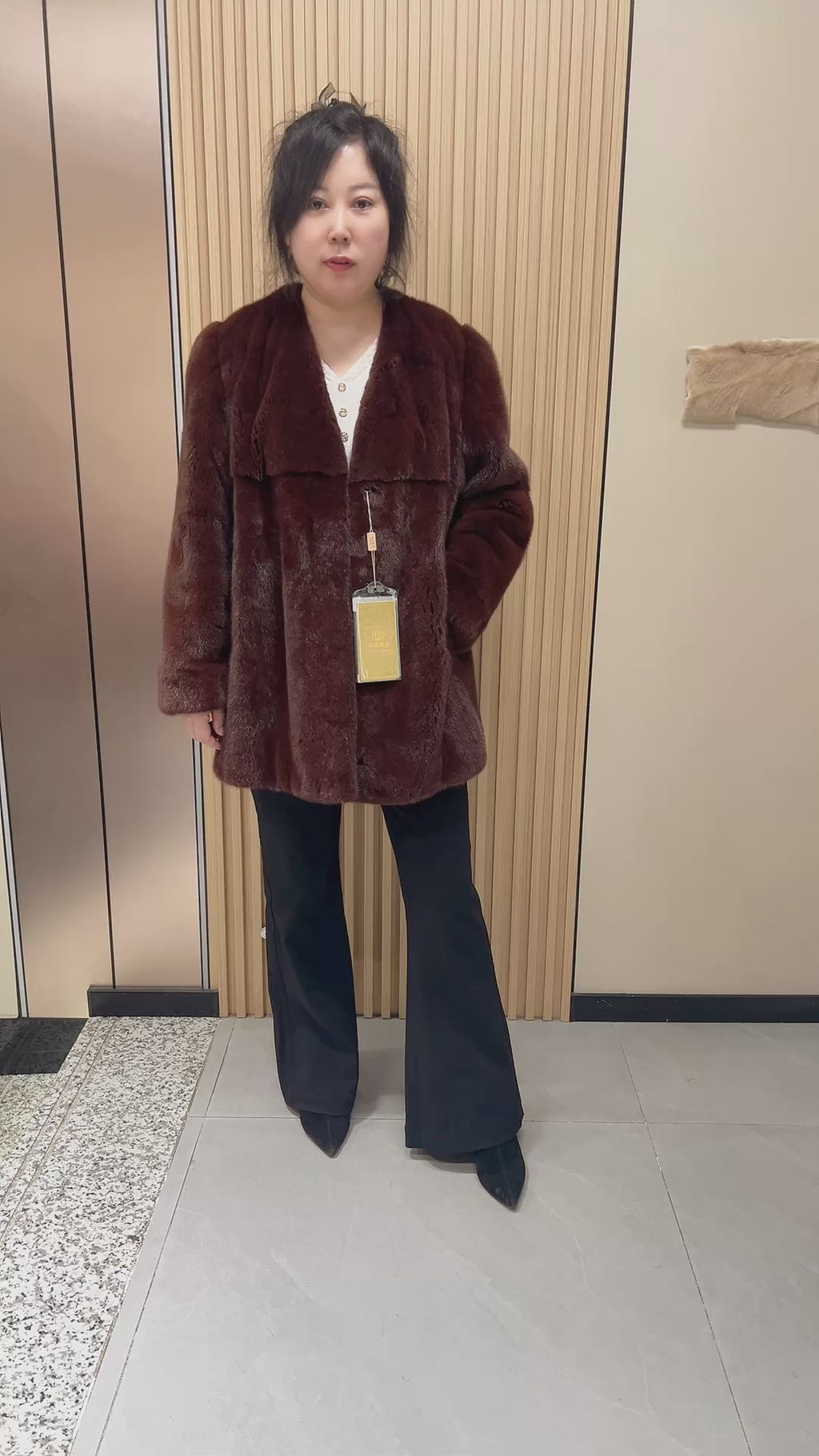 No. 149 Caramel-colored V-neck mink fur coat