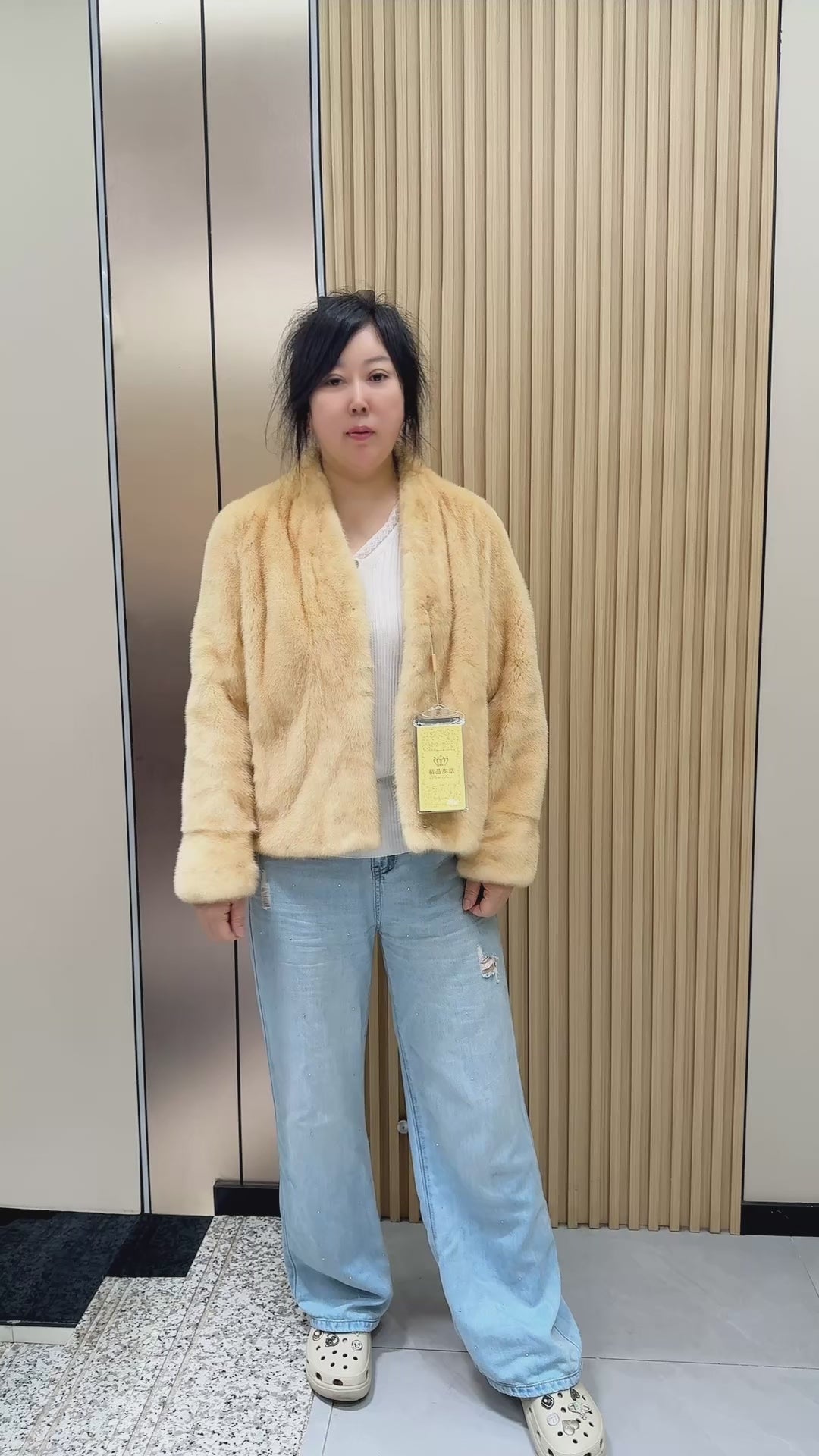 No. 019 Beige V-neck mink coat