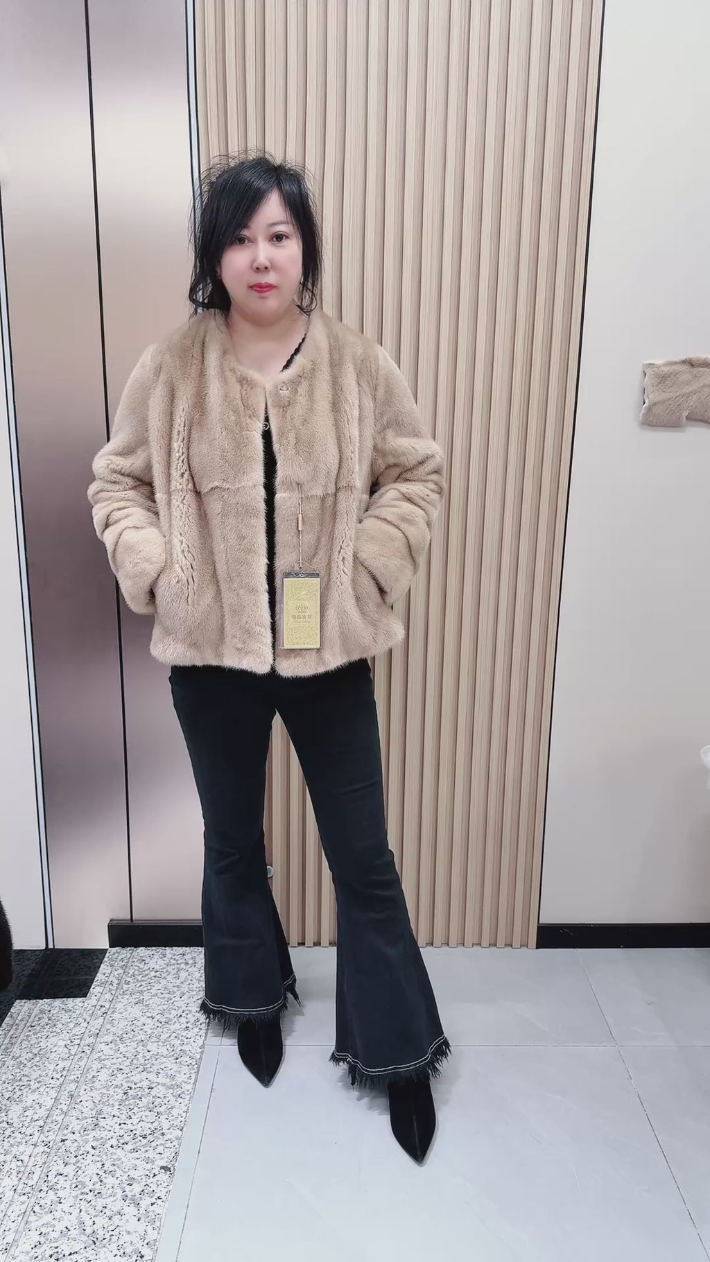 No. 074 Camel-colored collarless mink fur coat