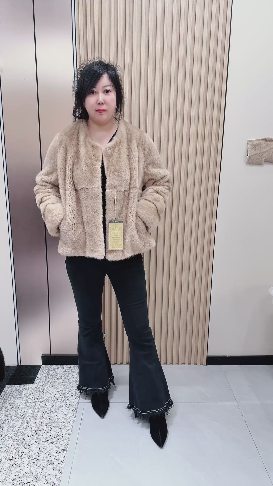 No. 074 Camel-colored collarless mink fur coat