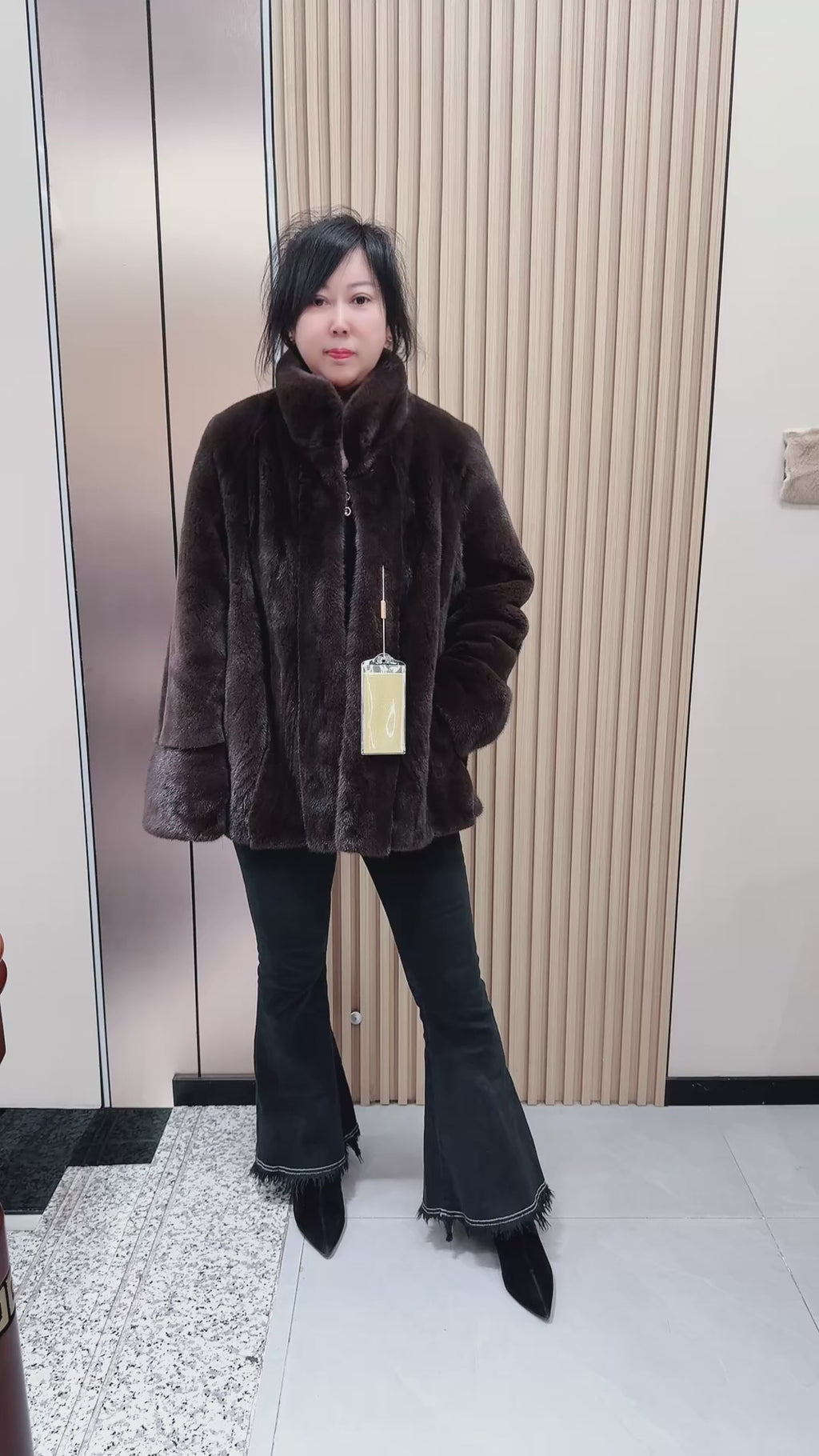 No. 084 Dark brown mink fur coat featuring a stand-up collar.