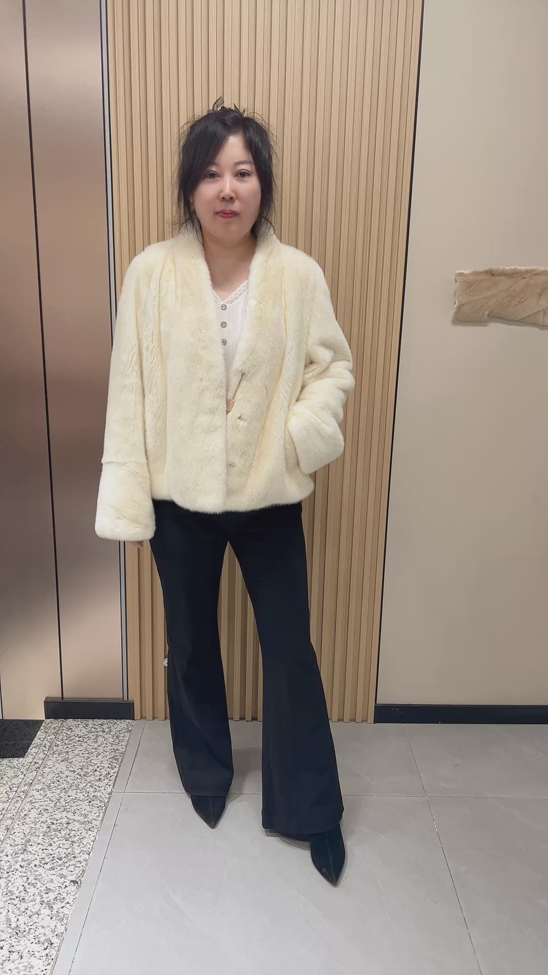 No. 146 Off-white V-neck mink fur coat