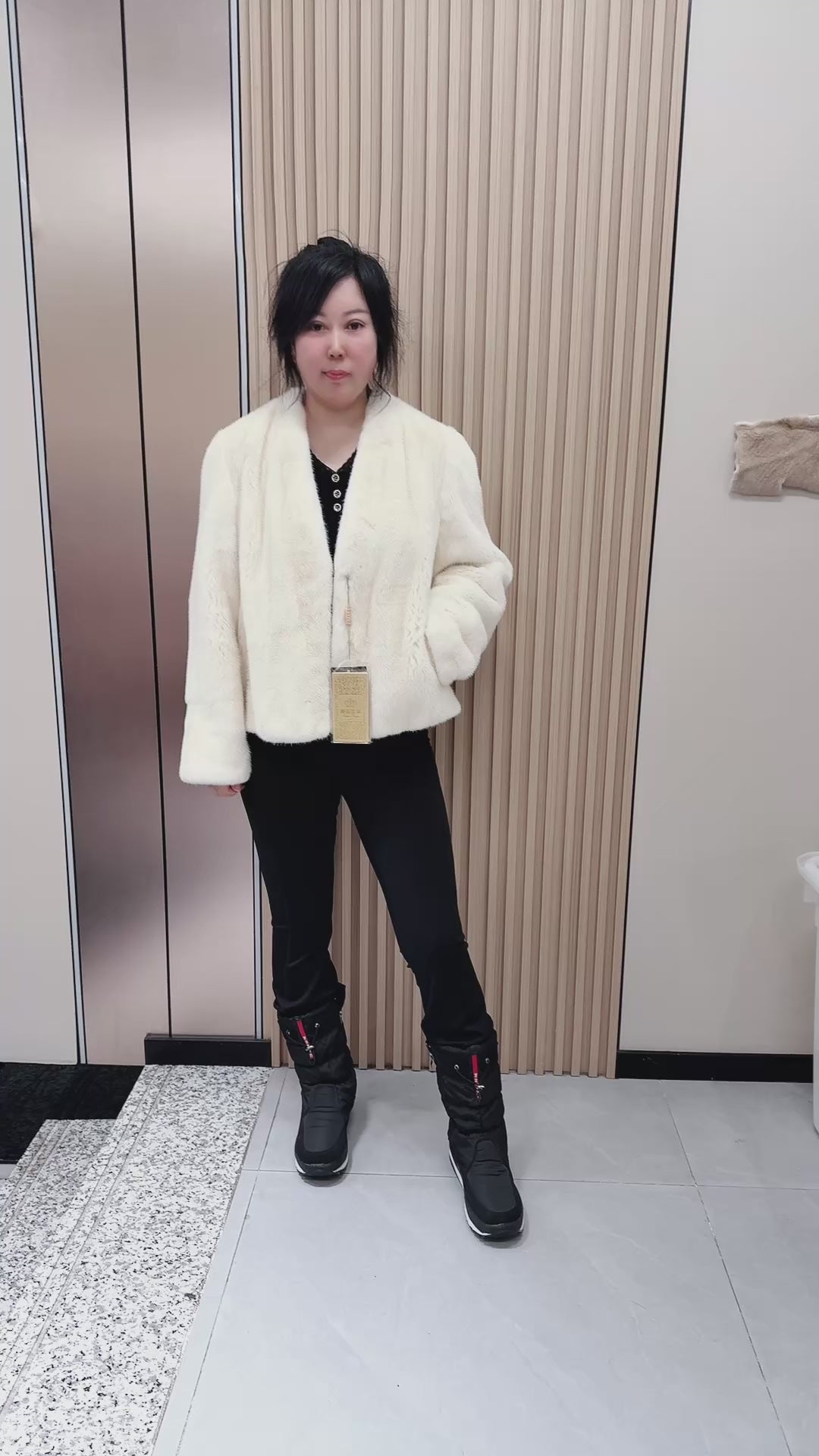 No. 058 Off-white V-neck mink fur coat