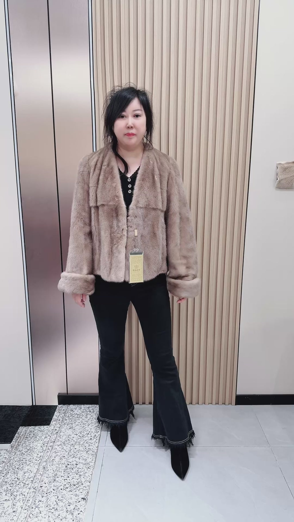 No. 090 Beige V-neck mink fur coat with turn-back cuffs.
