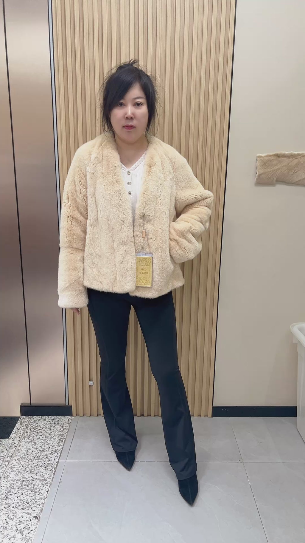 No. 247 Beige V-neck mink fur coat